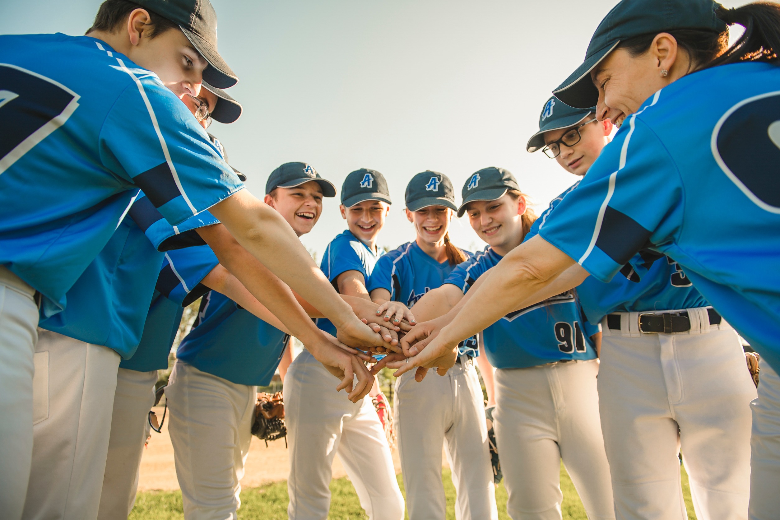 Baseball team huddled together.