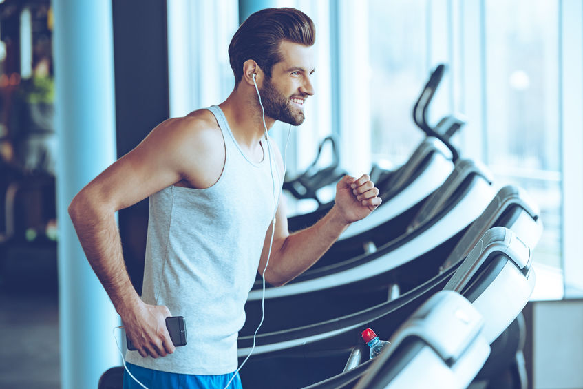 Woman wondering how to get motivated to work out at the gym when she doesn’t want to.