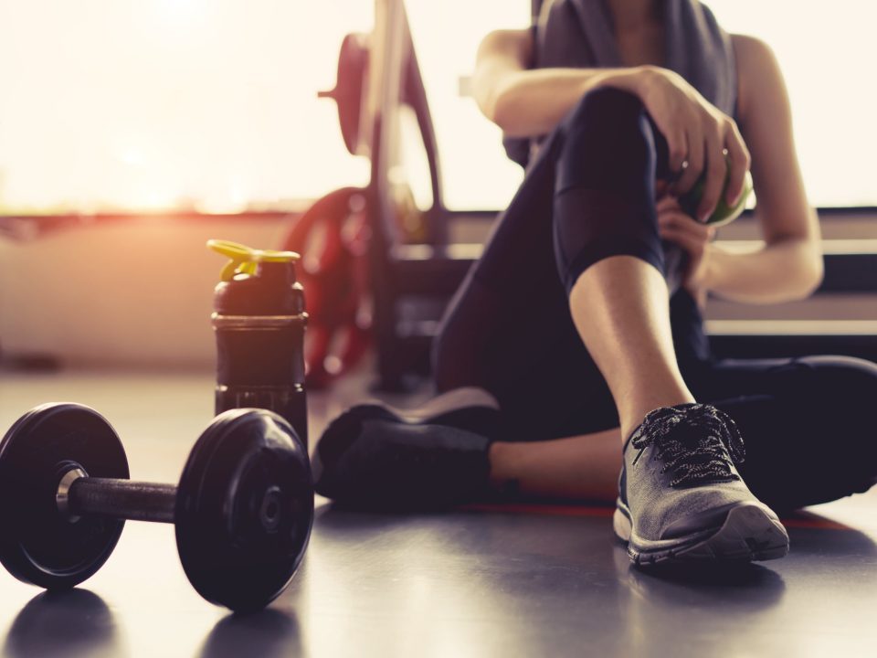 Woman working out with weights at the gym.